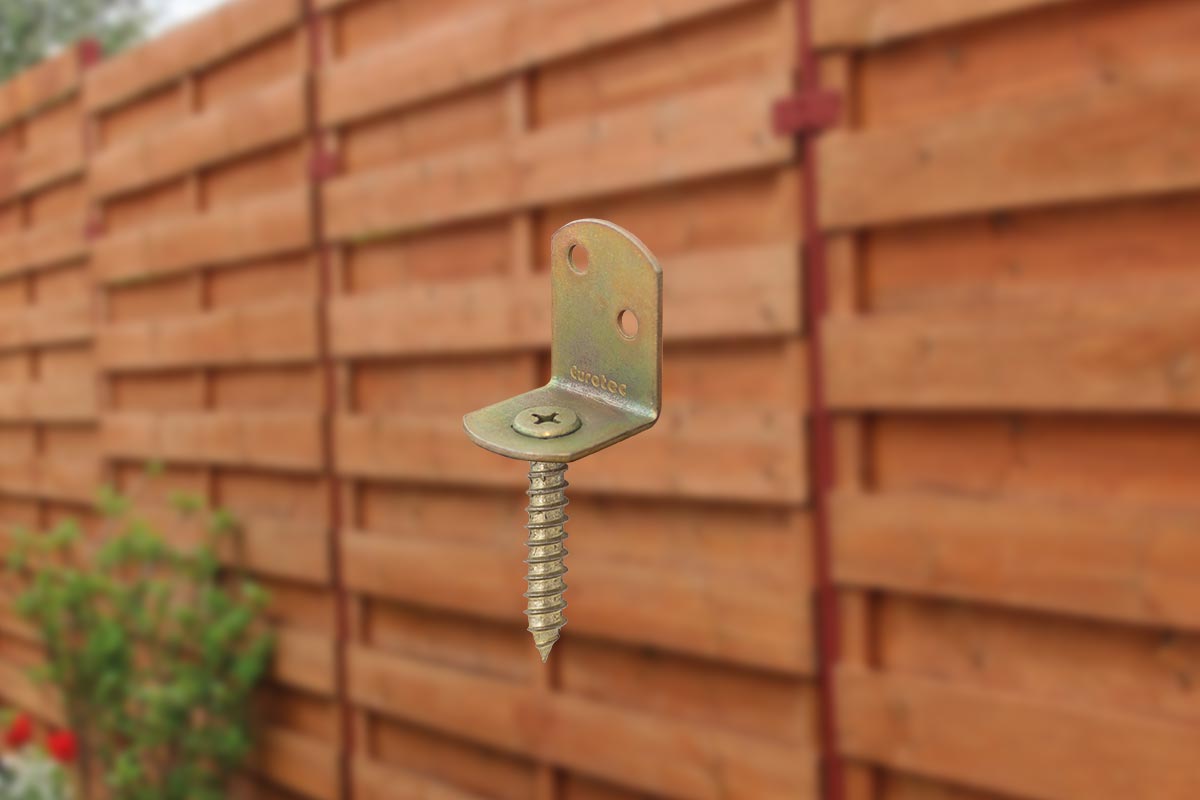 Herraje en forma de L para valla trenzada